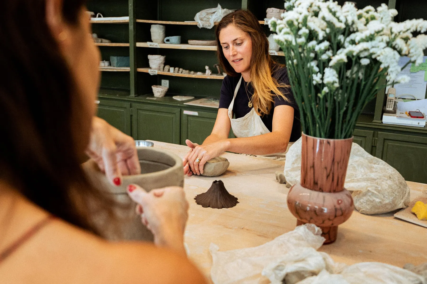 Façonnez votre pièce en céramique avec Jessica et son équipe - Image n°5 - Wecandoo