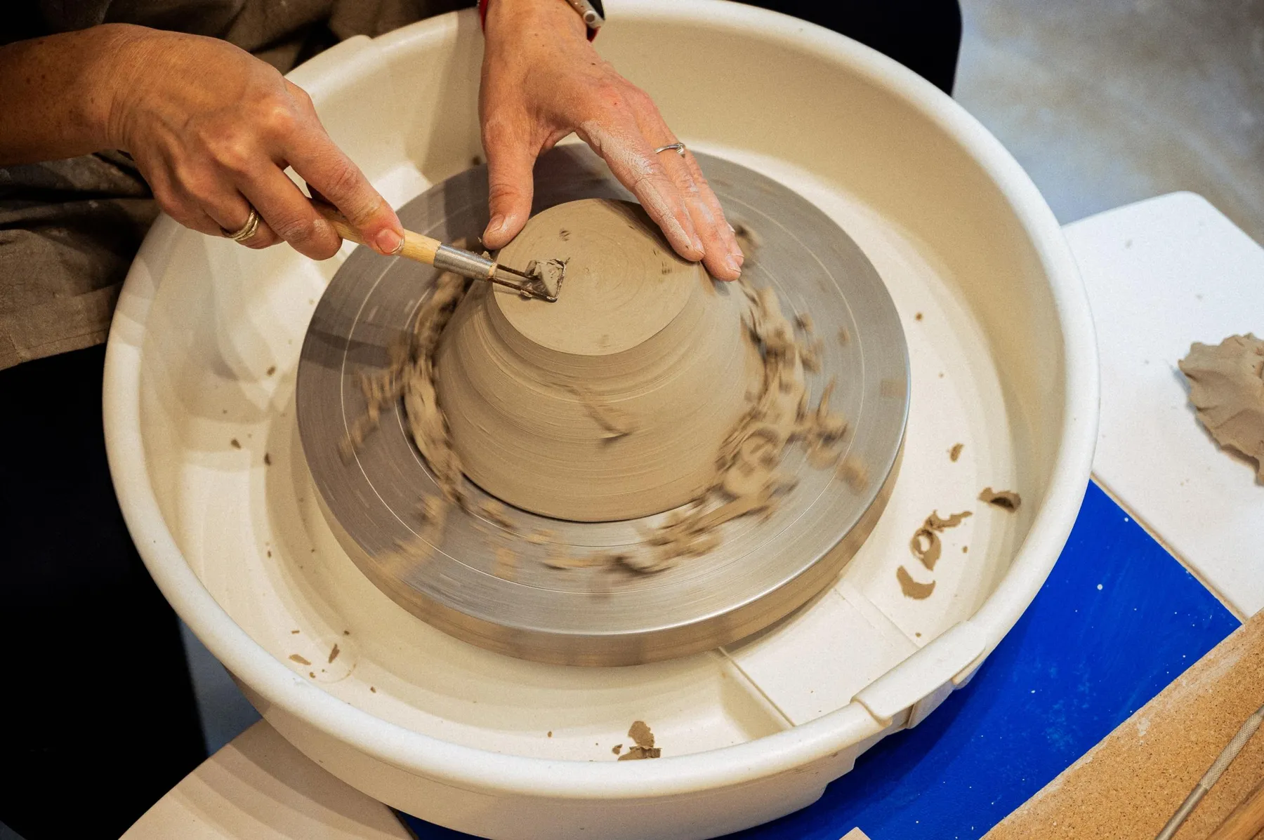 Créez votre bol en céramique avec Jessica et son équipe - Image n°4 - Wecandoo