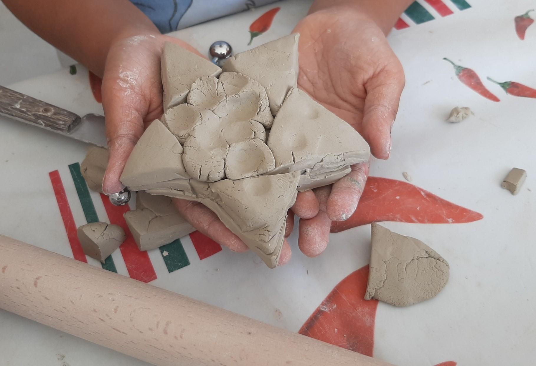 Modelez et décorez votre pièce en céramique en duo avec votre enfant accompagnés par Annie - Image n°3 - Wecandoo