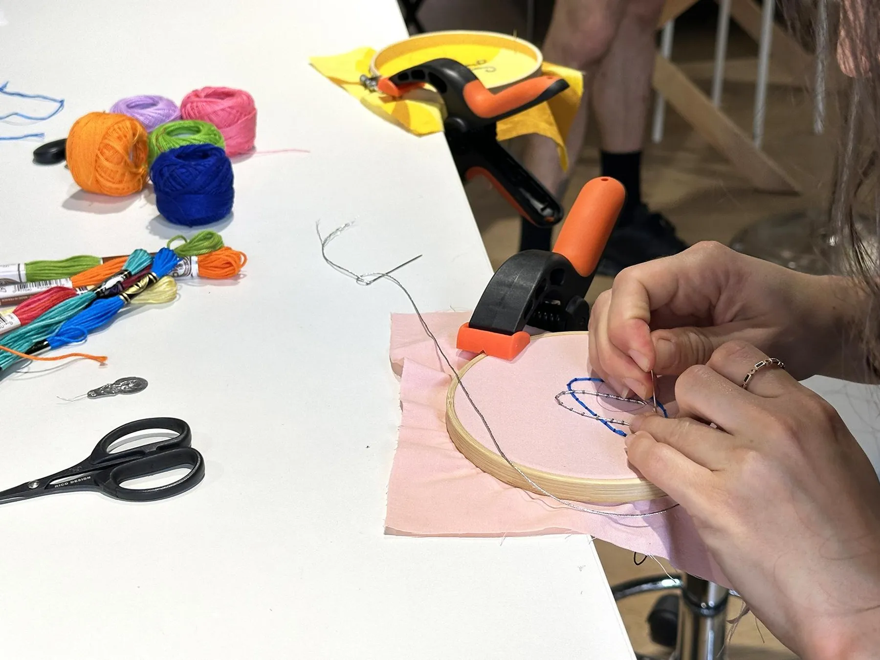 Réalisez votre motif brodé lors d'un goûter ou d'un apéro avec Mathilde - Image n°3 - Wecandoo