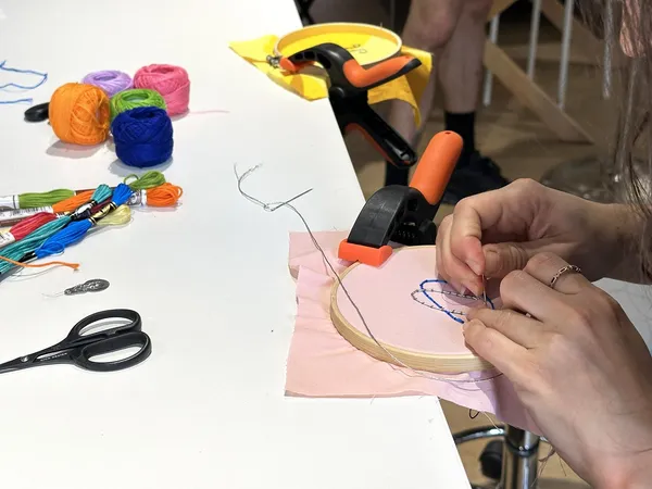 Réalisez votre motif brodé lors d'un goûter ou d'un apéro avec Mathilde - Afbeelding nr. 3 - Wecandoo