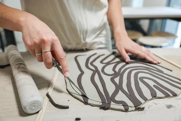 Façonnez votre lampe en céramique avec Pierre-Antoine - Afbeelding nr. 2 - Wecandoo