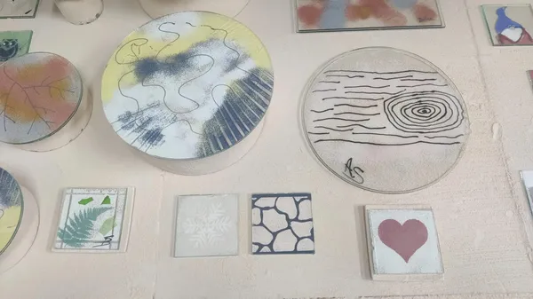 Crée ton objet en verre fusionné avec Virginie - Image n°3 - Wecandoo