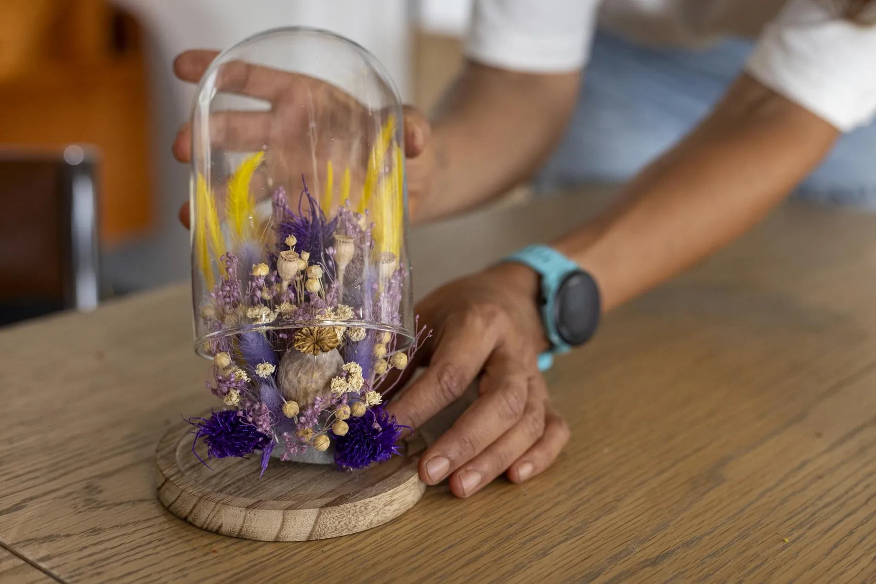 Composez une cloche de fleurs séchées avec Laetitia - Image n°4 - Wecandoo