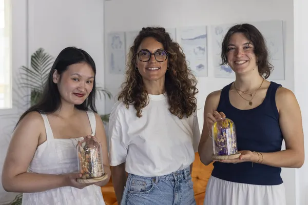 Composez une cloche de fleurs séchées avec Laetitia - Image n°5 - Wecandoo