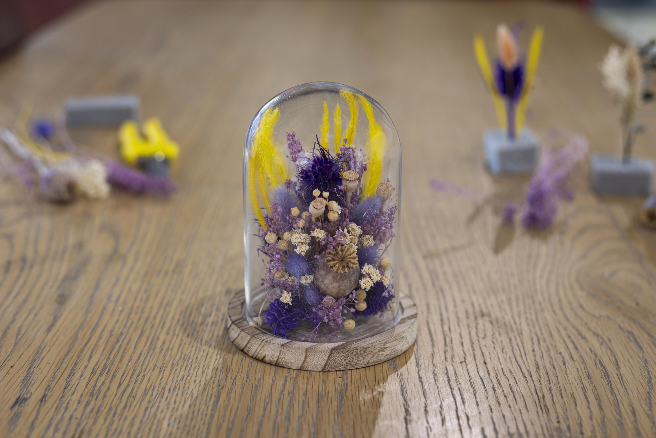 Composez une cloche de fleurs séchées