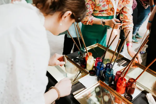 Initiez-vous à la marbrure en équipe et réalisez de superbes affiches avec Laurie - Image n°1 - Wecandoo