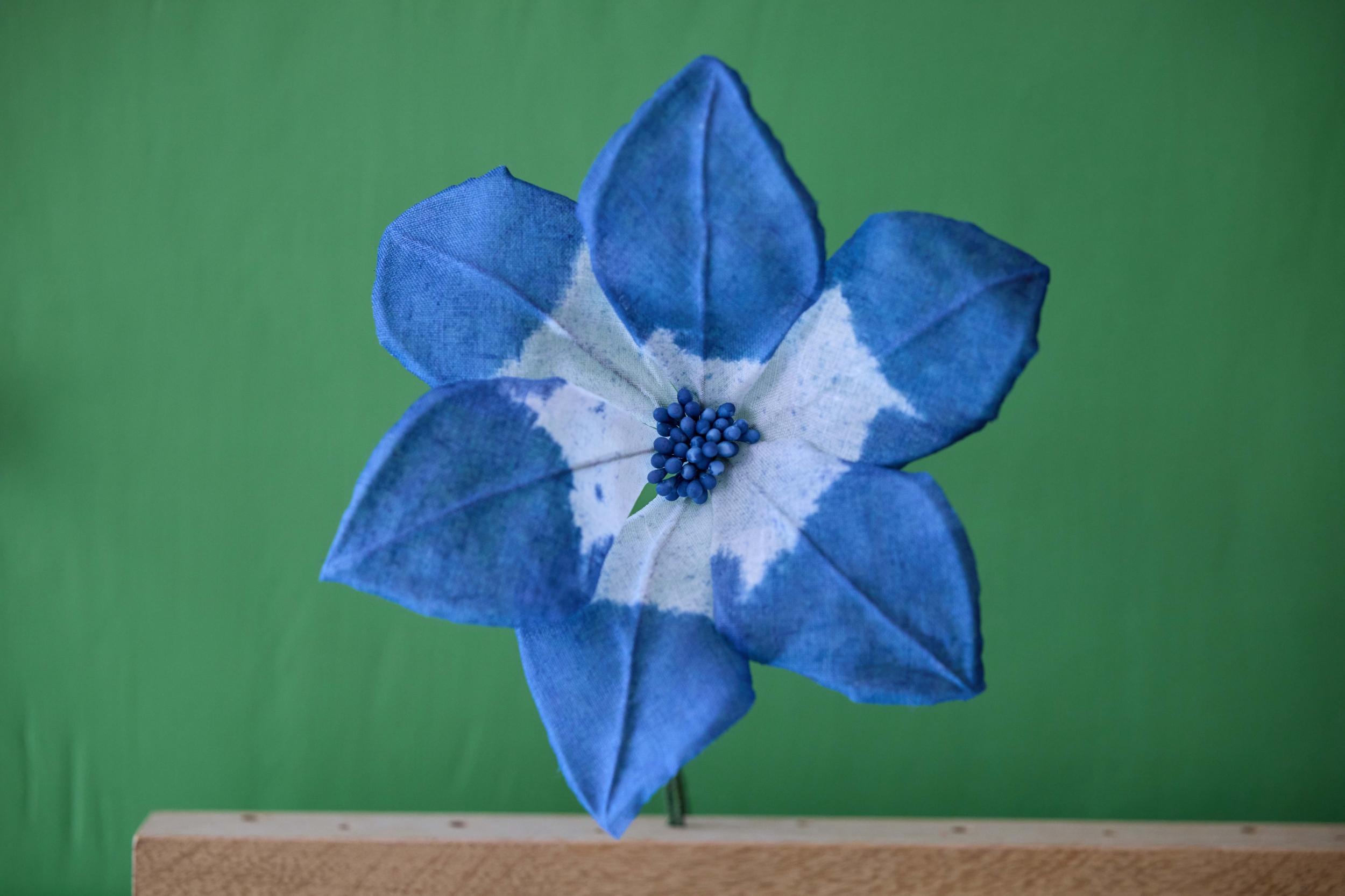 Créez votre fleur de lys éternelle en lin avec Julie - Image n°9 - Wecandoo