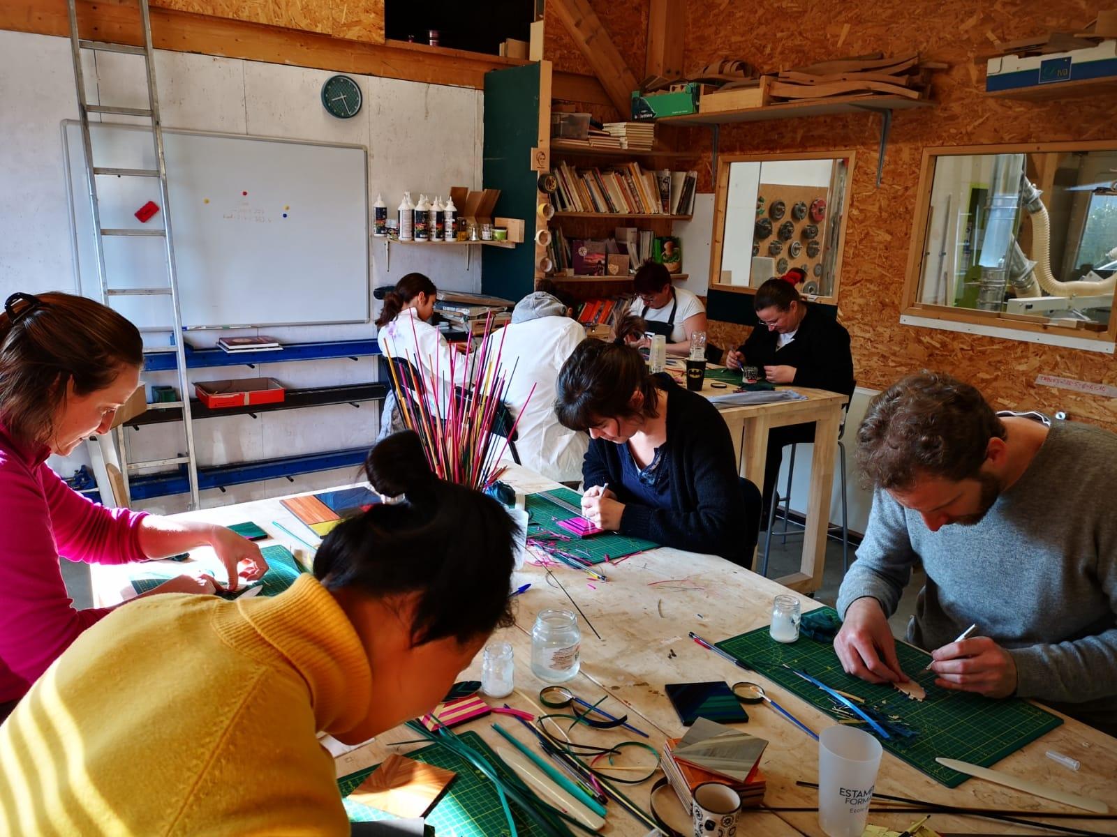 Initiez-vous à la marqueterie de paille avec Charlotte et son équipe - Image n°3 - Wecandoo