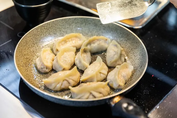 Réunissez votre équipe et réalisez vos bouchées asiatiques avec Diana - Image n°4 - Wecandoo