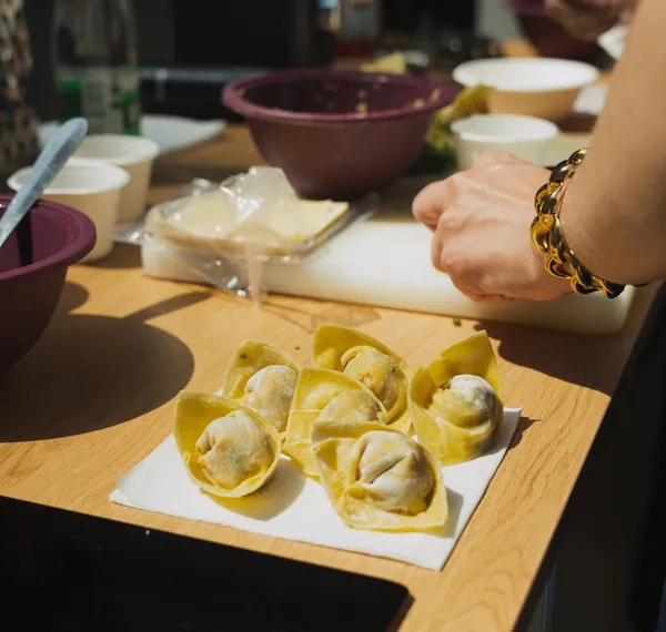 Réunissez votre équipe et préparez votre menu gourmand avec Diana - Afbeelding nr. 2 - Wecandoo