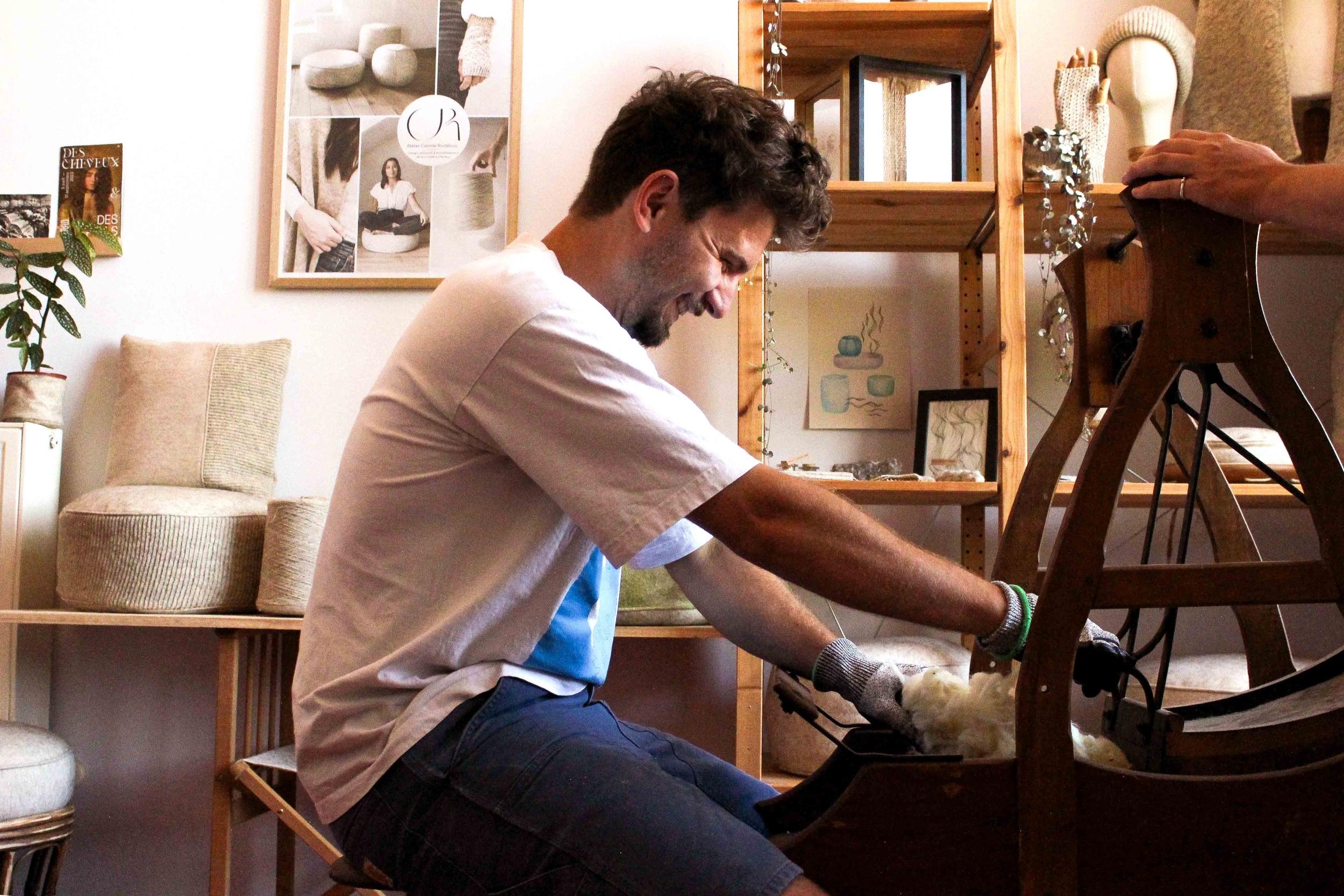 Fabriquez votre pouf en matières naturelles sur une journée avec Camille - Image n°9 - Wecandoo