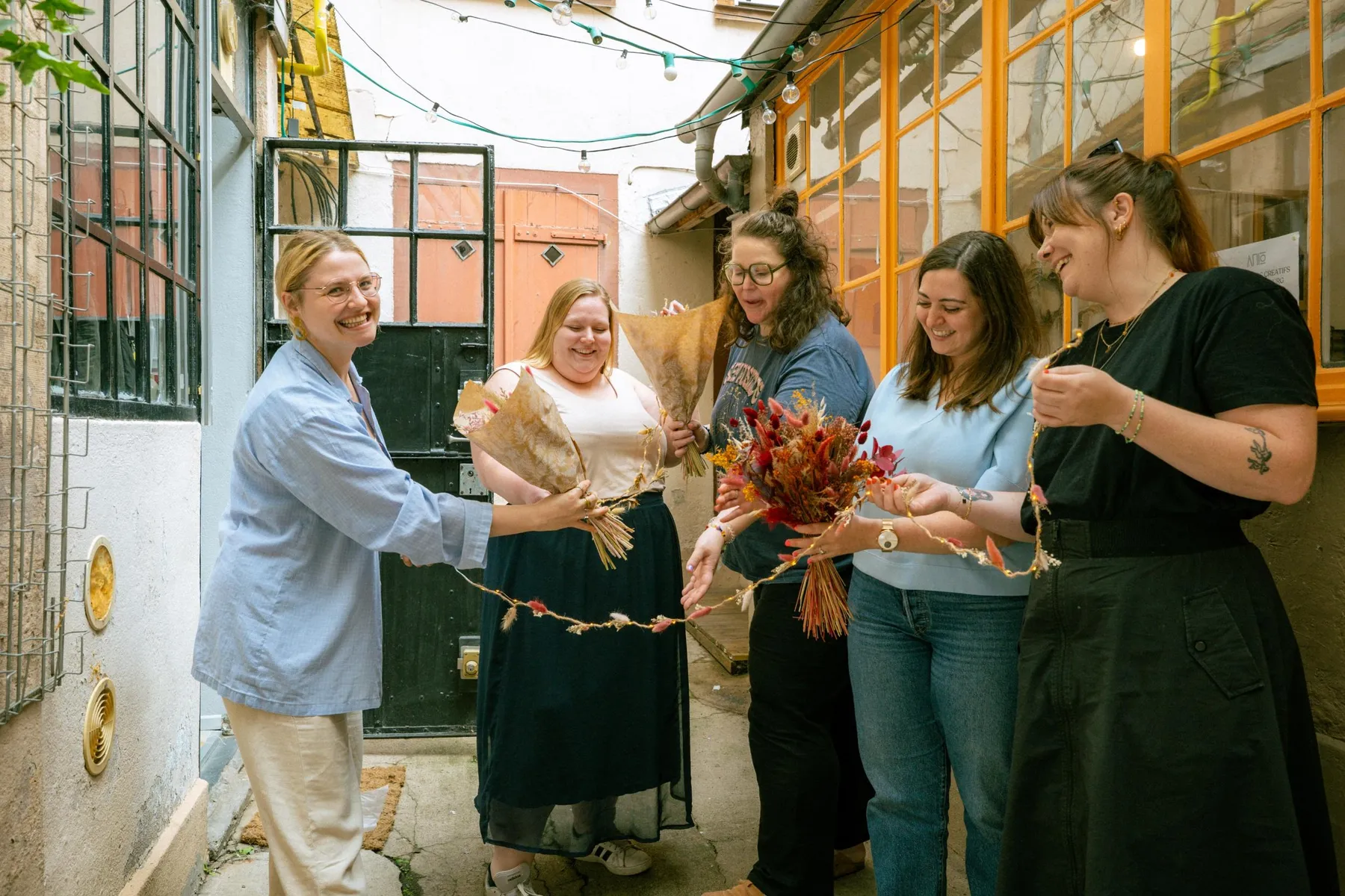 Confectionnez votre guirlande de fleurs séchées avec Laurence, à Strasbourg - Image n°5 - Wecandoo