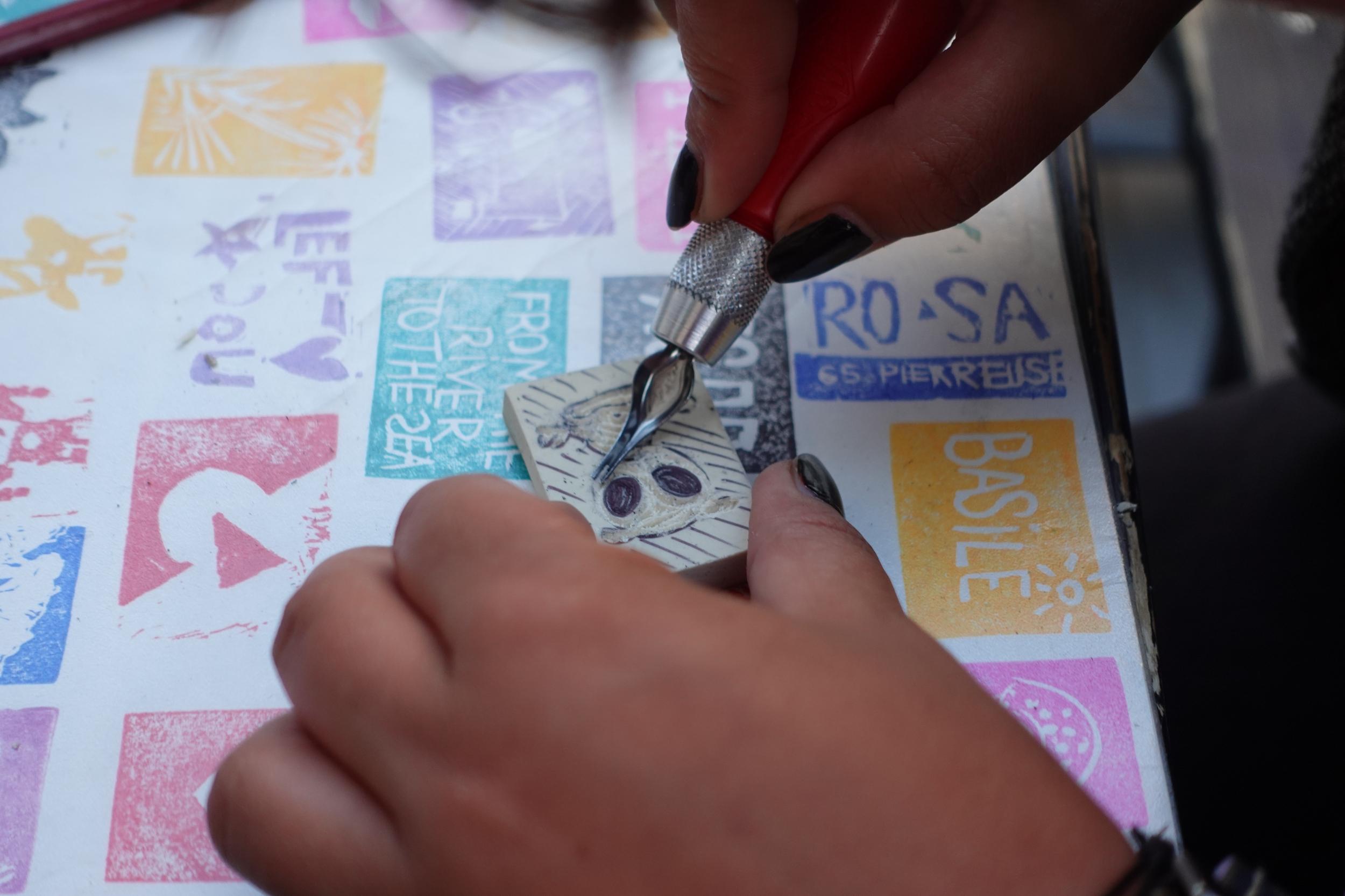 Apéro créatif : créez votre stamp personnalisé avec Veronica - Image n°8 - Wecandoo