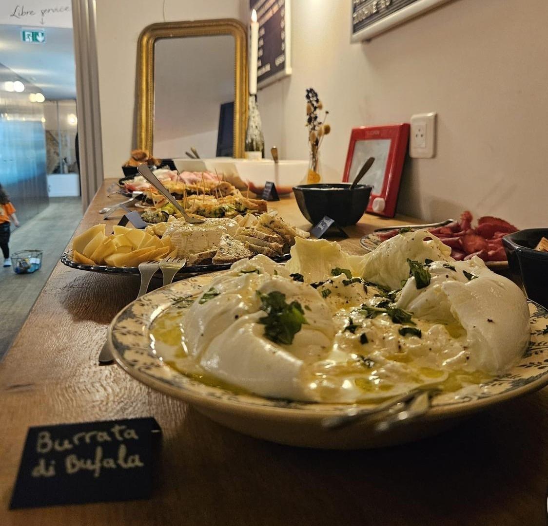 Partagez un aperitivo dans une fromagerie urbaine avec Julien et son équipe - Image n°8 - Wecandoo