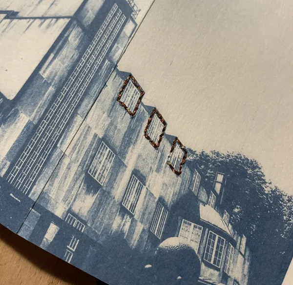 Réalisez votre carnet bleu brodé et relié à la main avec Caroline - Image n°5 - Wecandoo