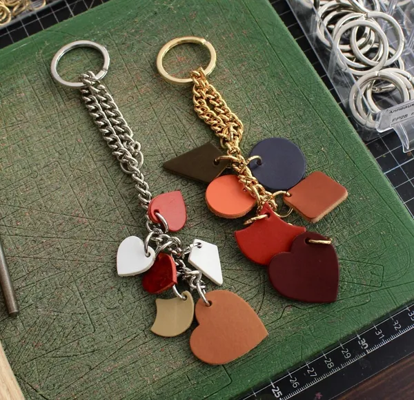 Réalisez votre porte-clés en cuir autour d’un goûter avec Hagop - Image n°3 - Wecandoo