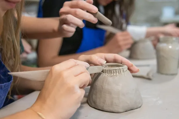 Initiez-vous au modelage et au décor au Viaduc des Arts avec Manon - Image n°5 - Wecandoo