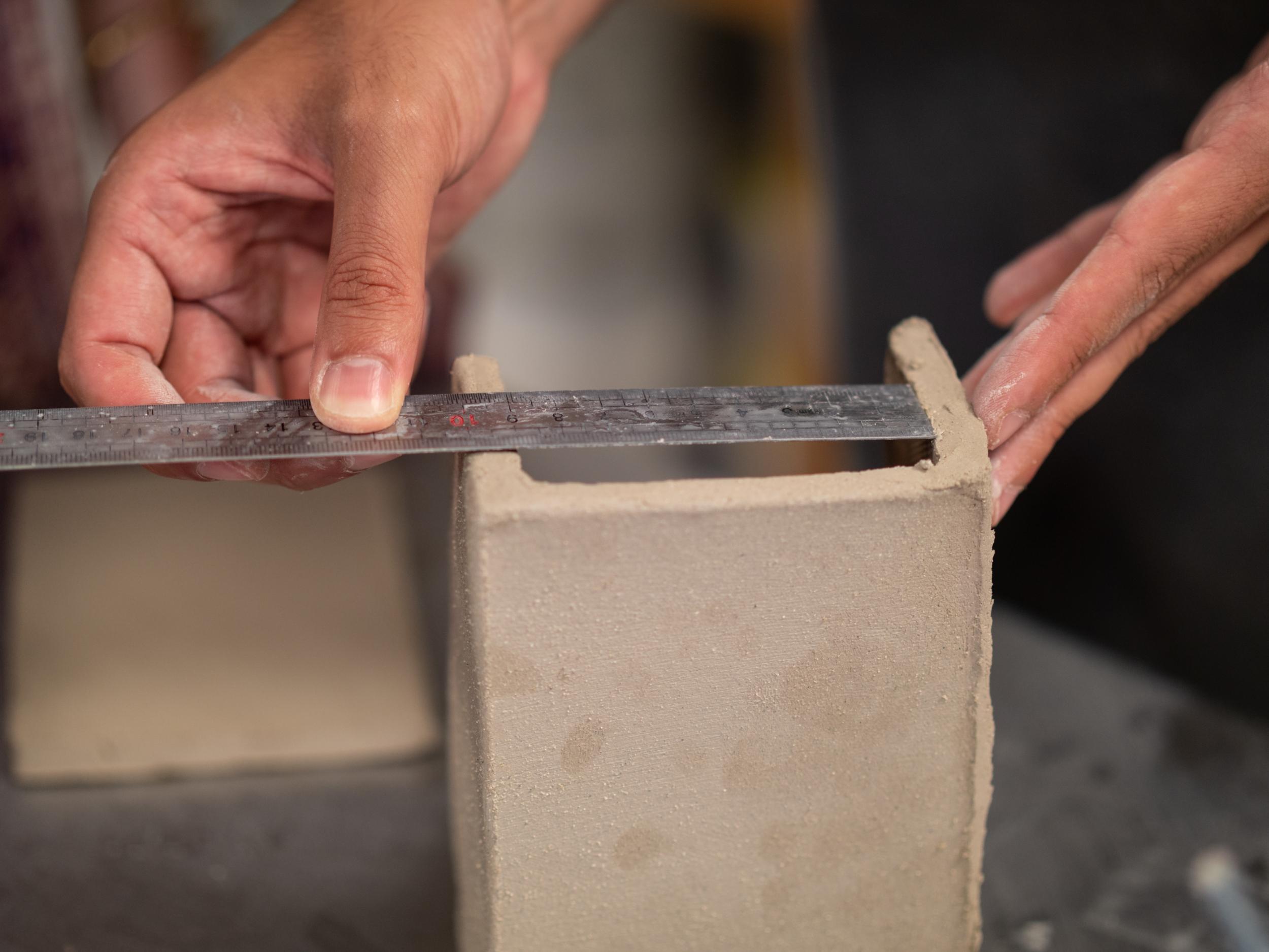 Réalisez votre vase cubique en céramique avec Hélène - Image n°8 - Wecandoo