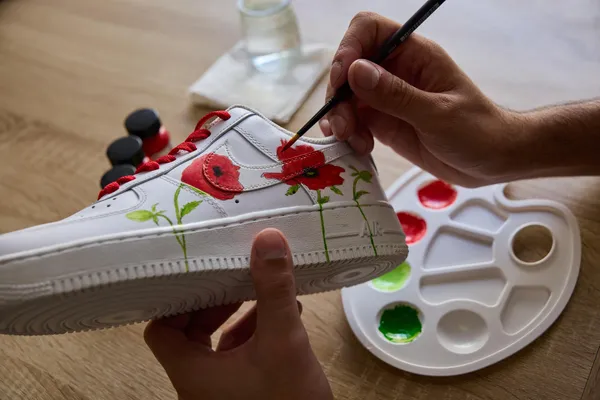 Customisez votre paire de sneakers avec Jade - Image n°2 - Wecandoo