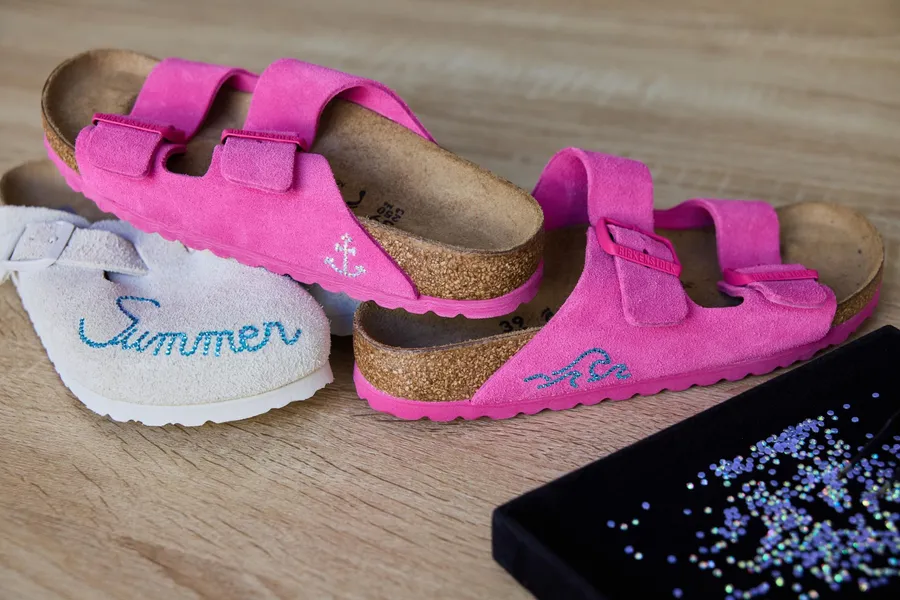 Customisez votre paire de chaussures ouvertes avec Jade - Image n°1 - Wecandoo