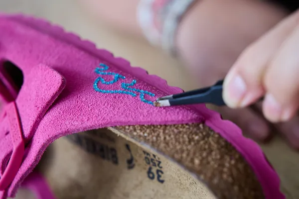 Customisez votre paire de chaussures ouvertes avec Jade - Image n°2 - Wecandoo