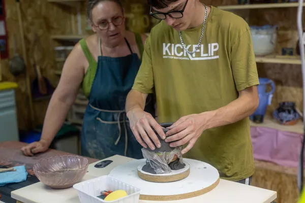 Réalisez votre vase personnalisé sur une journée avec Céline - Image n°4 - Wecandoo
