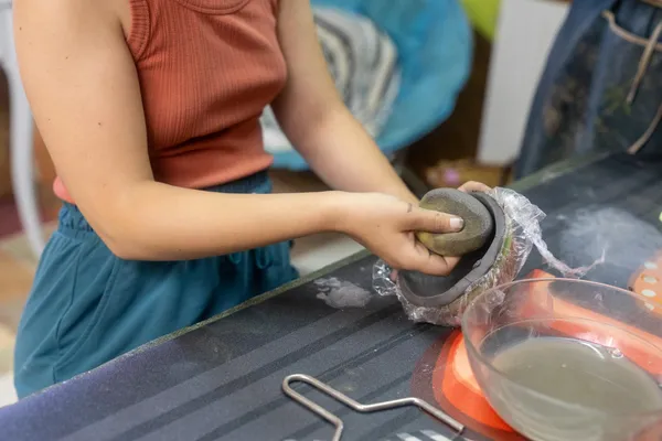 Réalisez votre vase personnalisé sur une journée avec Céline - Image n°2 - Wecandoo