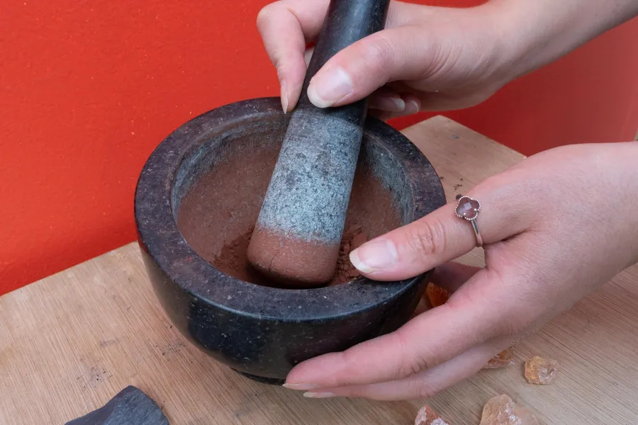 Fabriquez vos pigments et vos aquarelles minérales avec Emi - Afbeelding nr. 1 - Wecandoo