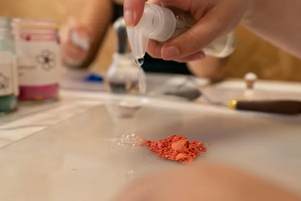 Fabriquez vos pigments et vos aquarelles minérales avec Emi - Afbeelding nr. 5 - Wecandoo