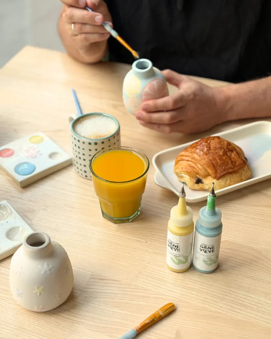 Découvrez la décoration sur céramique autour d'un petit-déjeuner avec Sylvie - Image n°1 - Wecandoo