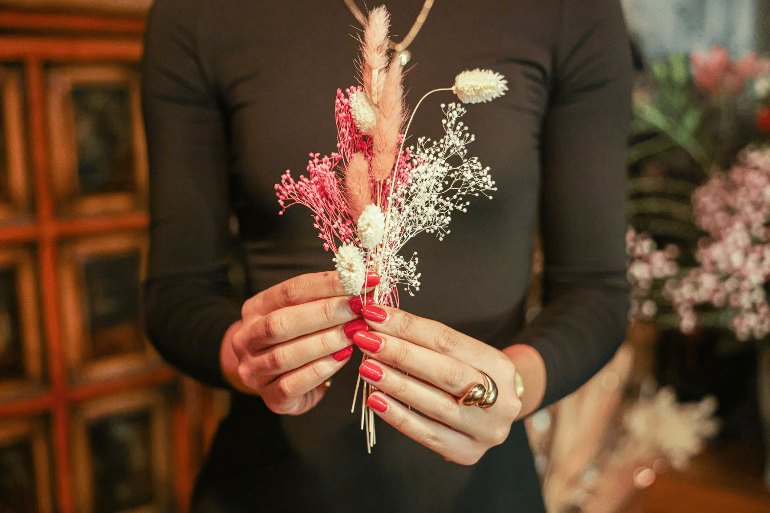 Sip & Craft : Composez votre mini bouquet en fleurs stabilisées autour d’un apéro - Image n°2 - Wecandoo