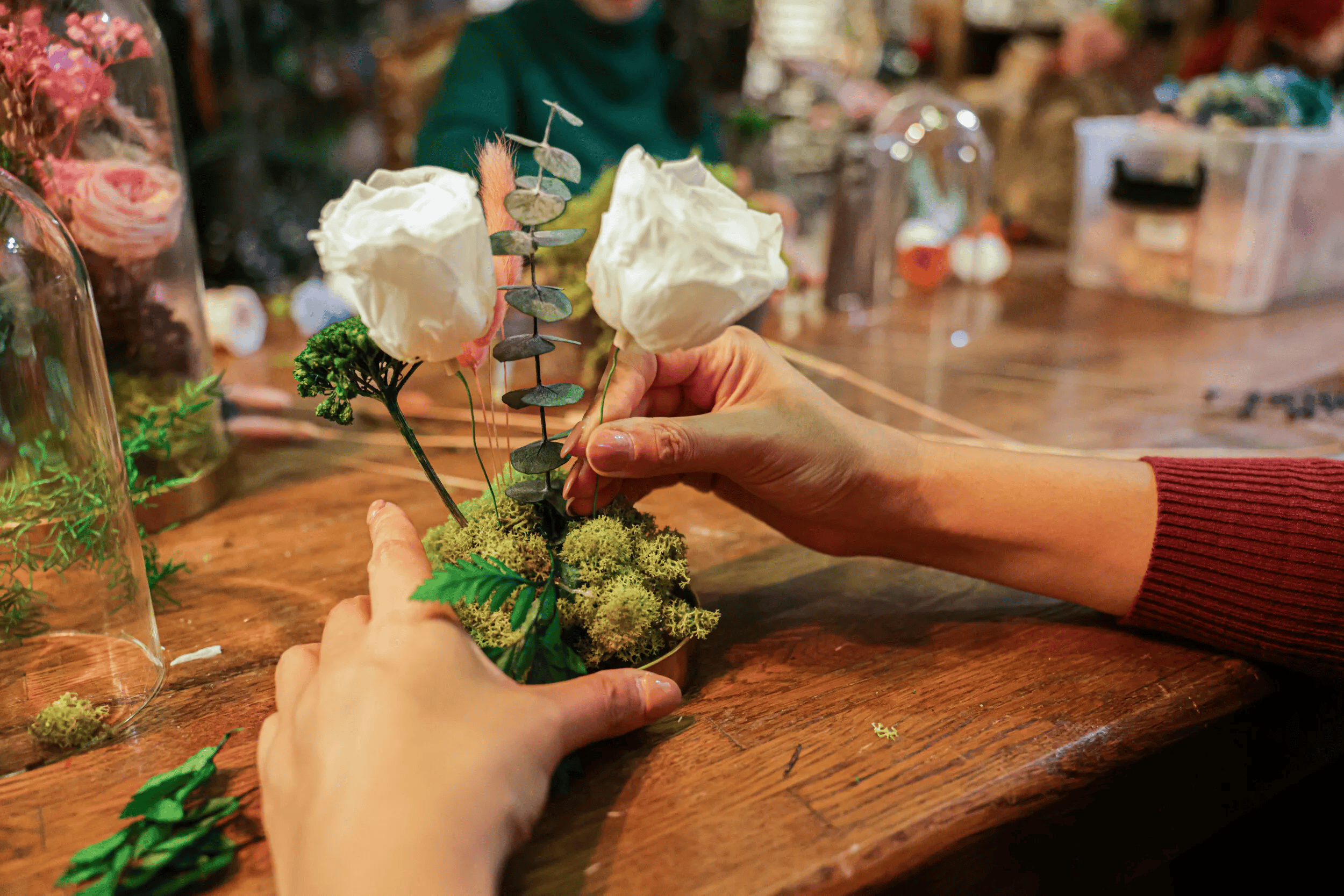 Sip & Craft : Composez votre mini bouquet en fleurs stabilisées autour d’un apéro - Image n°3 - Wecandoo