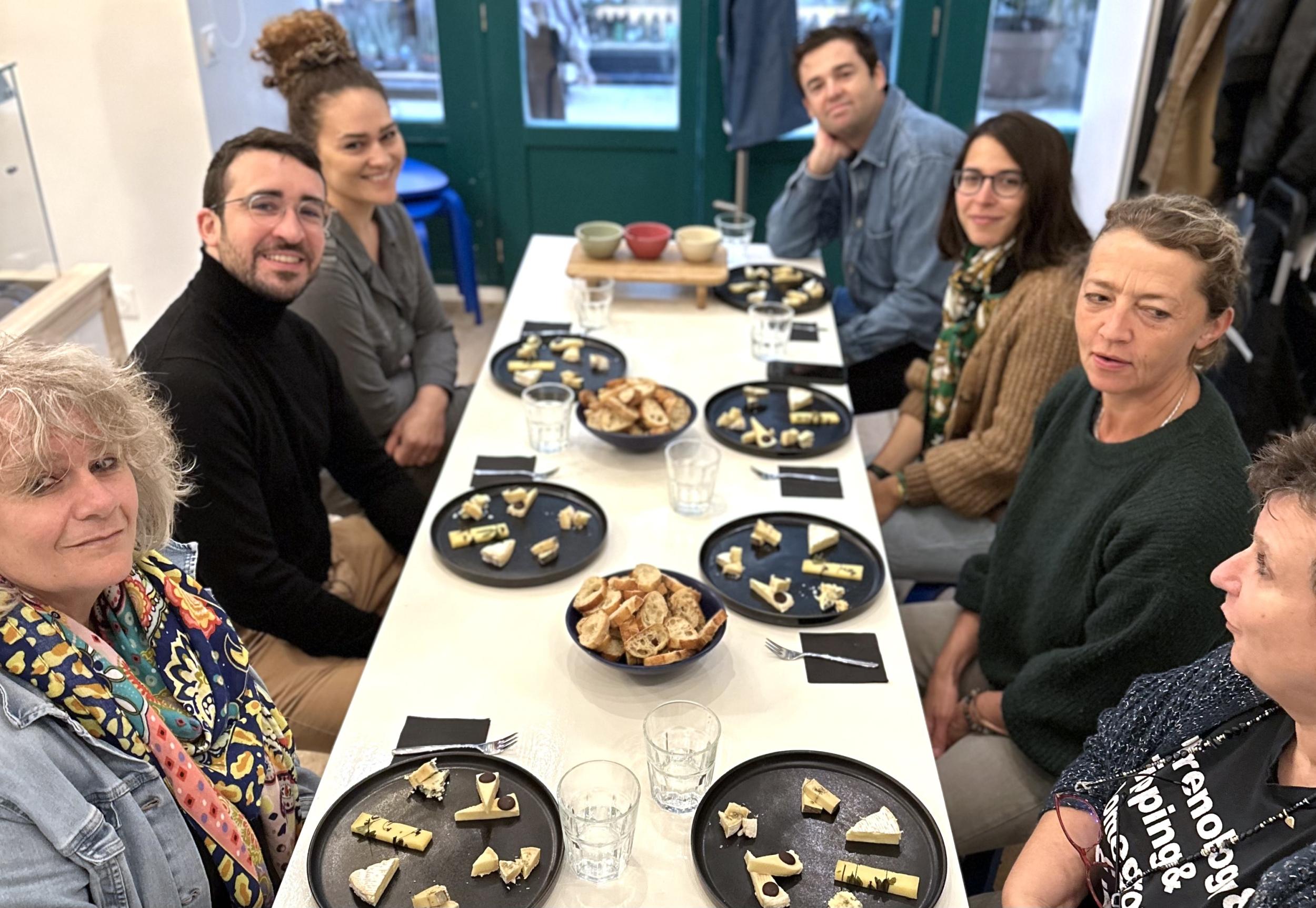 Défiez votre équipe et participez à un blind test fromager avec Laure, Mathieu et leur équipe - Image n°3 - Wecandoo