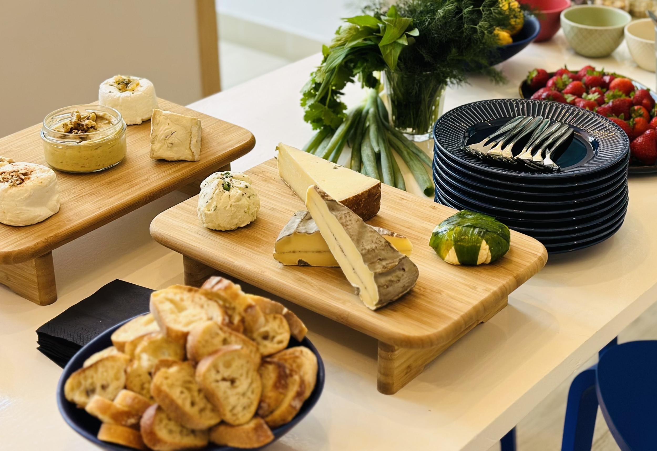 Défiez votre équipe et participez à un blind test fromager avec Laure, Mathieu et leur équipe - Image n°2 - Wecandoo