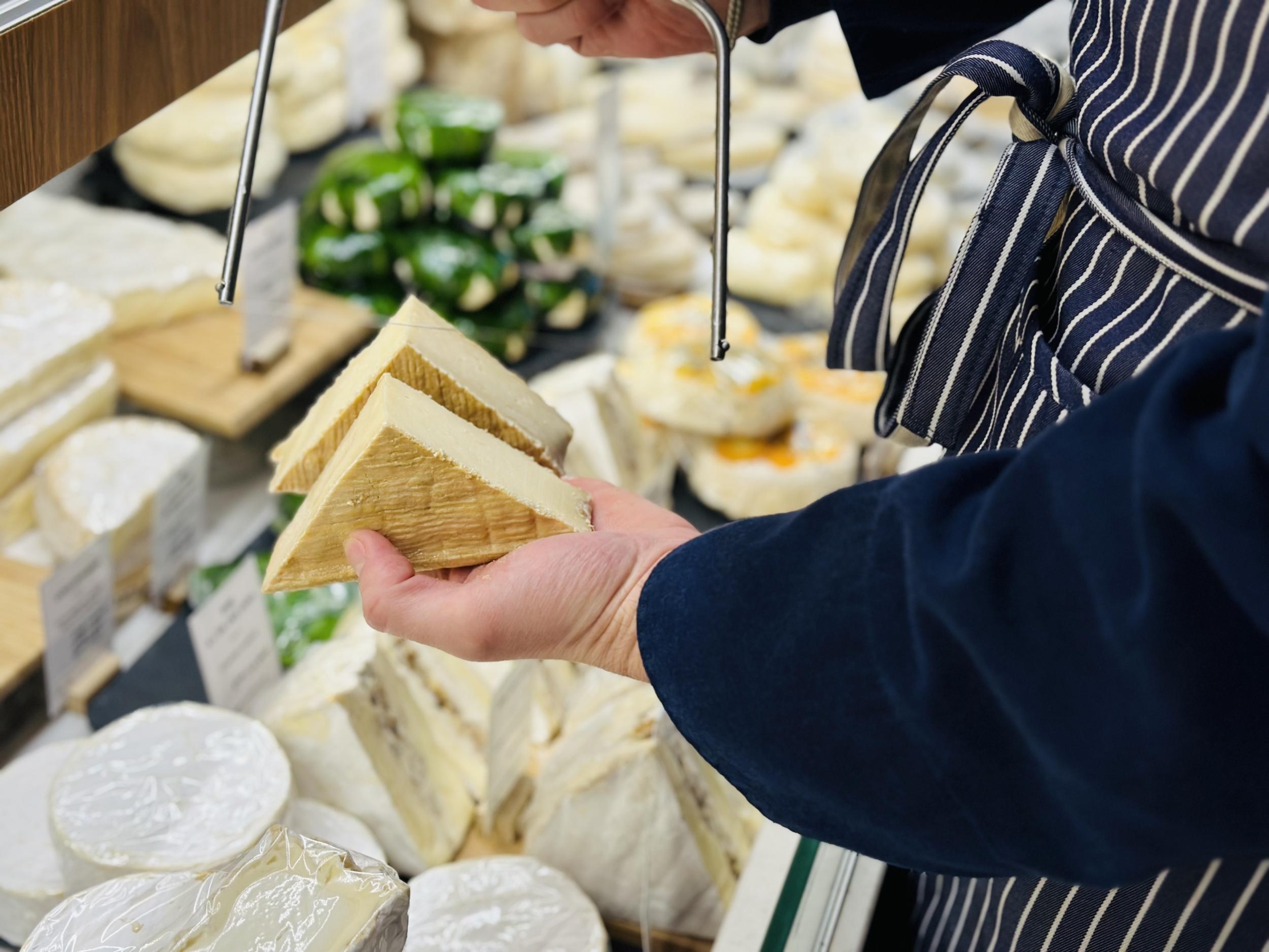 Défiez votre équipe et participez à un blind test fromager avec Laure, Mathieu et leur équipe - Image n°5 - Wecandoo