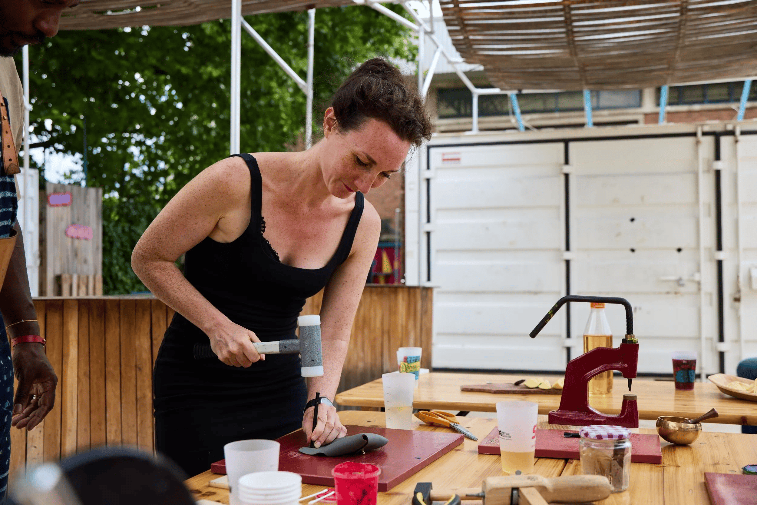 Sip & Craft : Fabriquez votre petit accessoire de maroquinerie autour d’un apéro - Image n°2 - Wecandoo