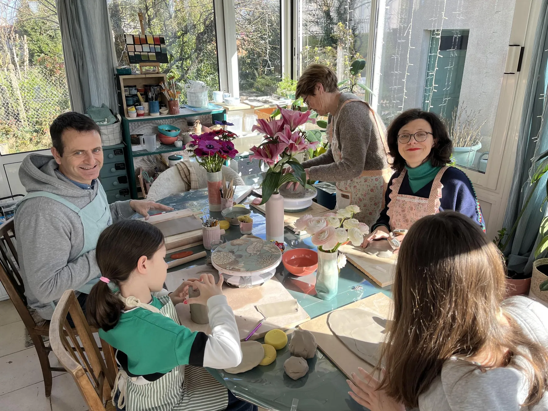 Modelez et décorez vos pièces en céramique en duo avec votre enfant accompagnés par Anne-Emmanuelle - Image n°2 - Wecandoo