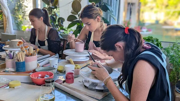 Modelez et décorez vos pièces en céramique en duo avec votre enfant accompagnés par Anne-Emmanuelle - Image n°3 - Wecandoo