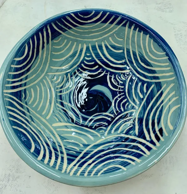 Découvrez l'estampage et le sgraffito