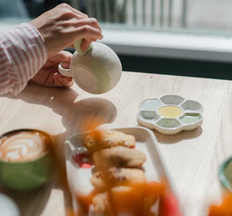 Décorez votre pièce en céramique autour d'un goûter avec Laurine - Image n°1 - Wecandoo