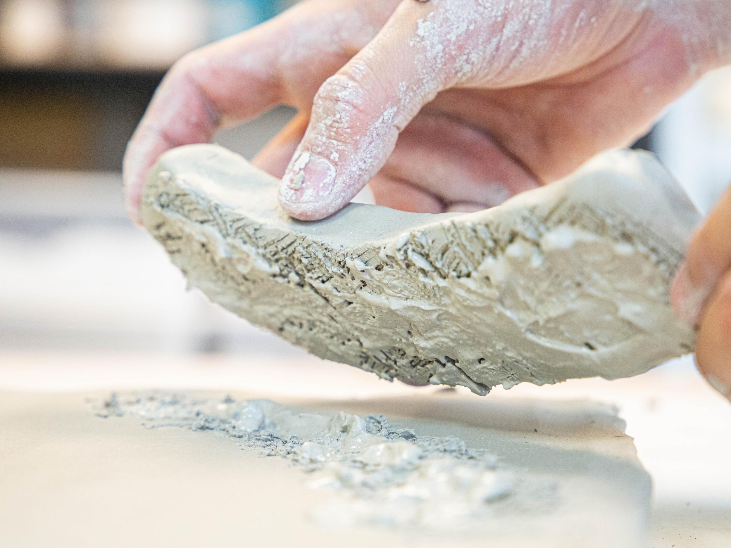 Modelez et sculptez votre pièce en céramique sur une journée avec Franck - Image n°4 - Wecandoo