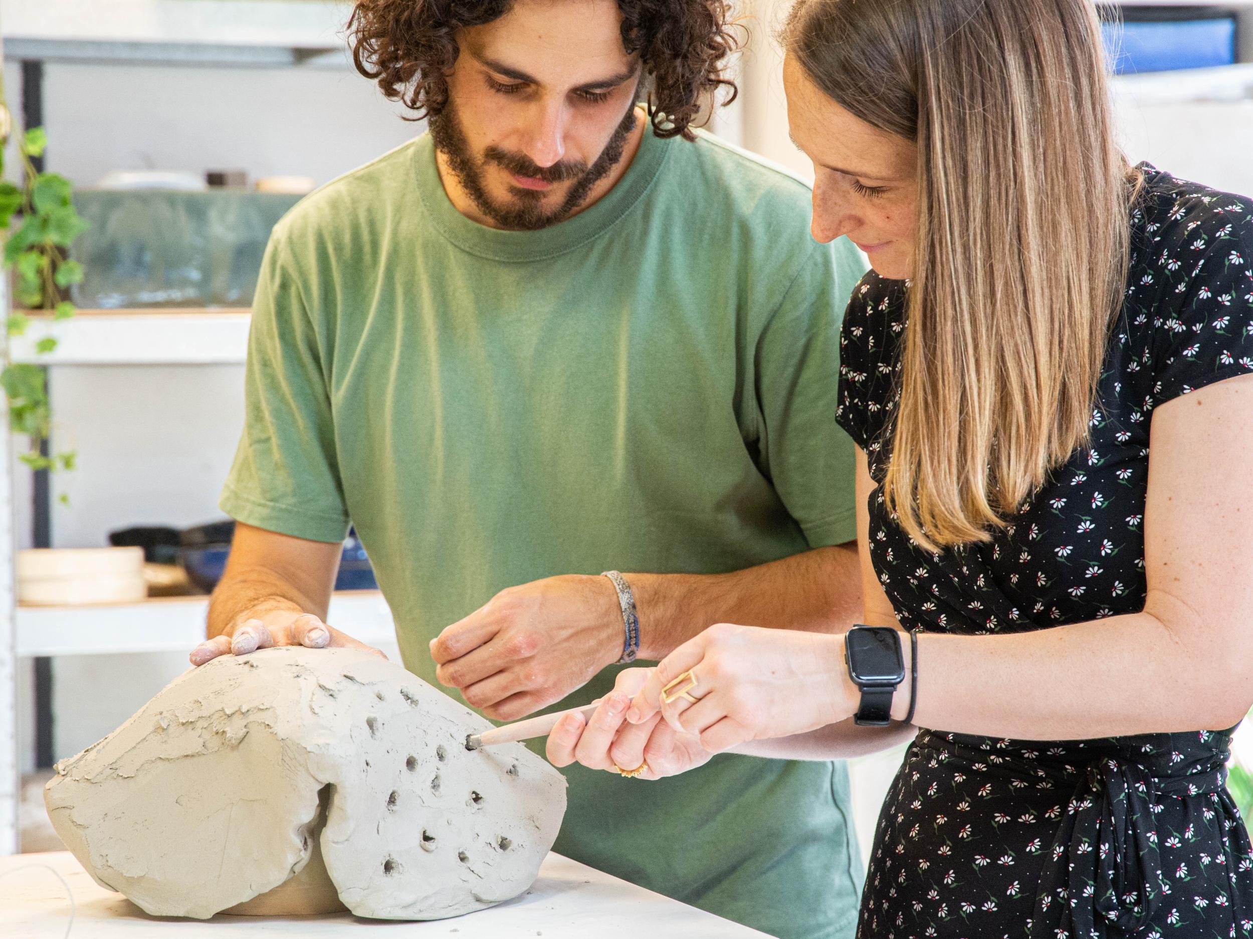 Modelez et sculptez votre pièce en céramique sur une journée avec Franck - Image n°3 - Wecandoo