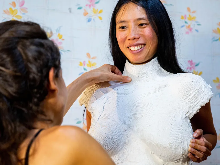 Réalisez le moulage de votre ventre de femme enceinte sur une journée avec Lucile - Image n°1 - Wecandoo