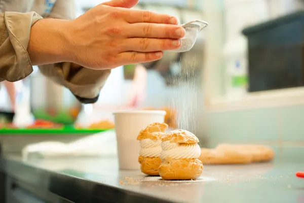 Découvrez l'art de la pâte à choux avec Quentin - Image n°5 - Wecandoo