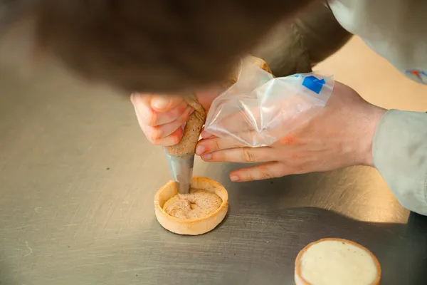 Découvrez la pâtisserie sans gluten avec Quentin - Image n°4 - Wecandoo