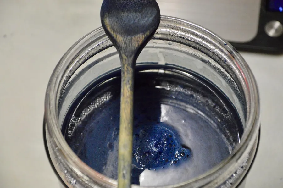 Initiez-vous à l'indigo végétal sur une journée avec Roxane - Afbeelding nr. 1 - Wecandoo