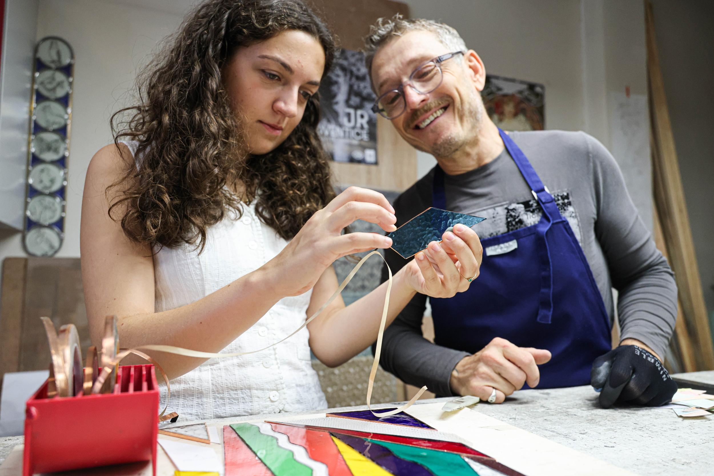 Initiez-vous au vitrail traditionnel ou Tiffany avec Thierry - Image n°3 - Wecandoo