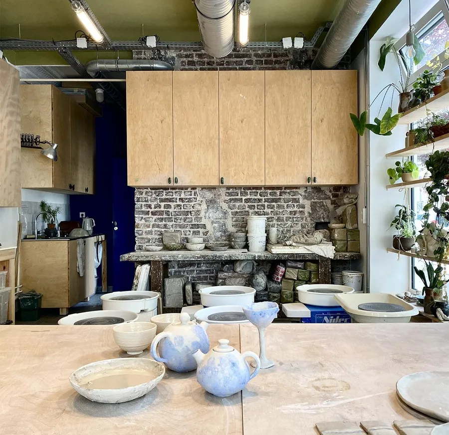 Initiez-vous au décor sur céramique avec Tara - Image n°1 - Wecandoo