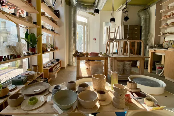 Initiez-vous au décor sur céramique avec Tara - Image n°4 - Wecandoo